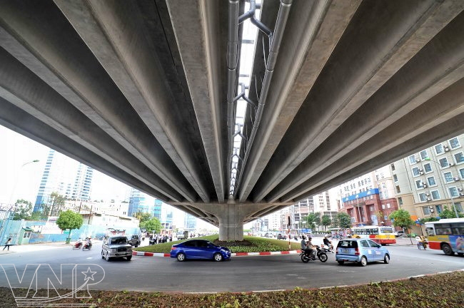 Cầu Vượt đoạn Mai Dịch - Linh Đàm trên đường Vành đai 3 là một trong những cây cầu hiện đại nhất được xây dựng từ vốn ODA của Nhật Bản. Nguồn: Trần Thanh Giang/VNP